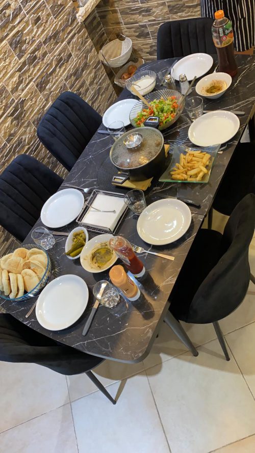 שולחן פינת אוכל וארבע כסאות דגם נועם